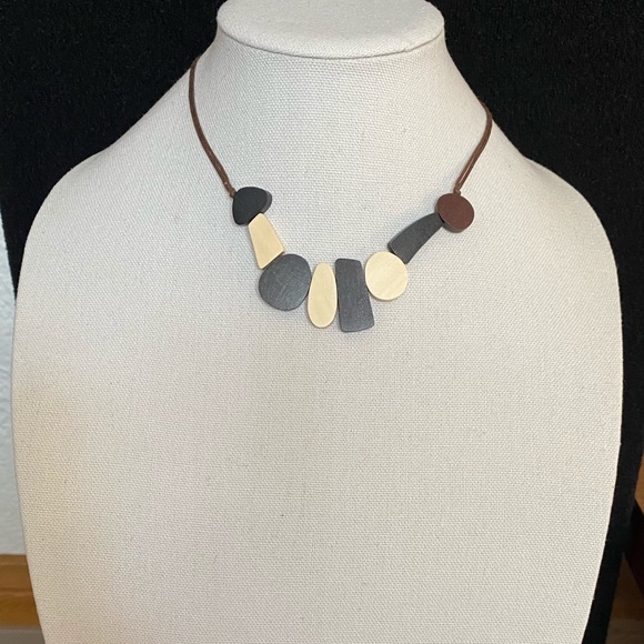 NWT Beautiful Handmade Boho Multi-Color Wood Necklace - Picture 2 of 6